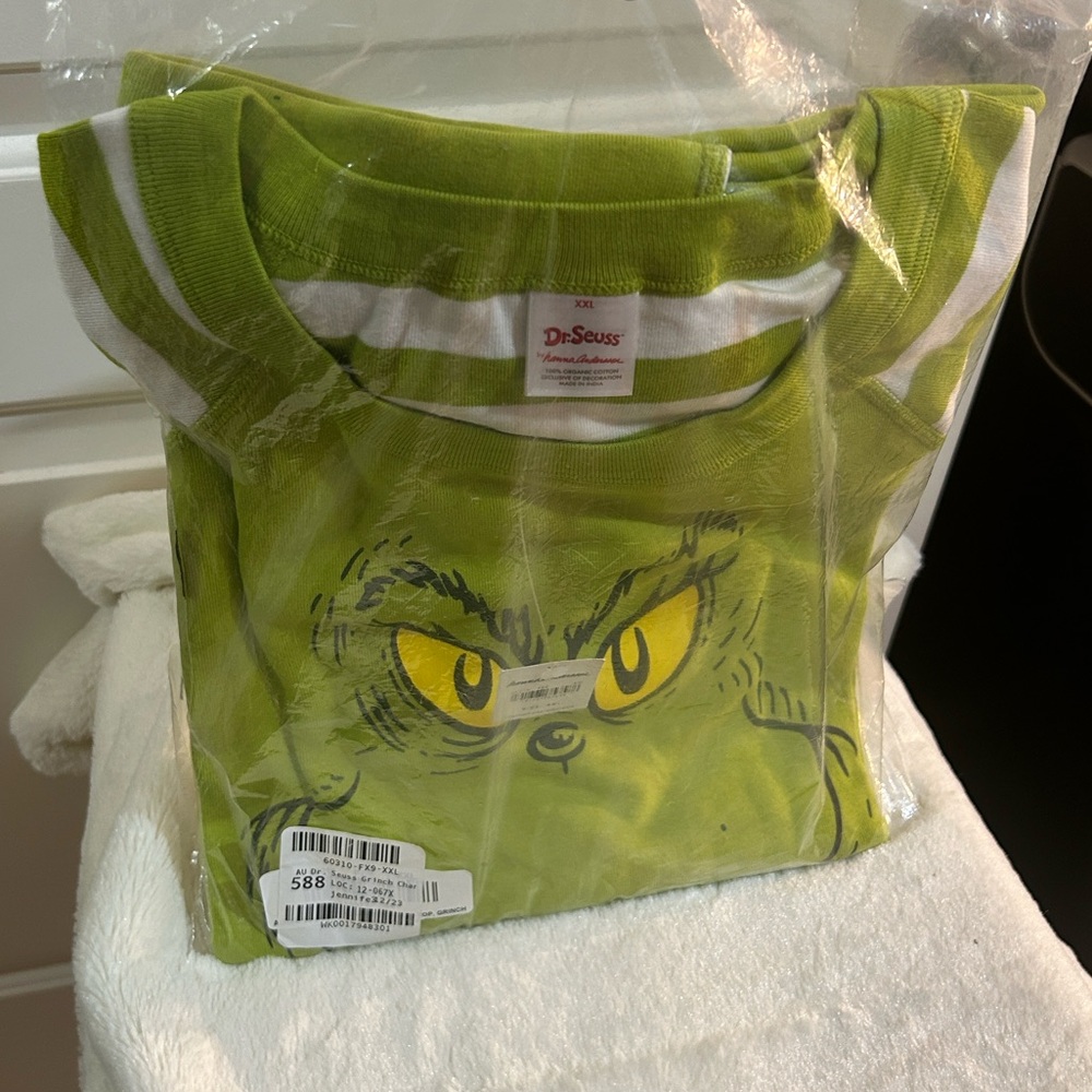 Grinch Pajama Set - Picture 11 of 16
